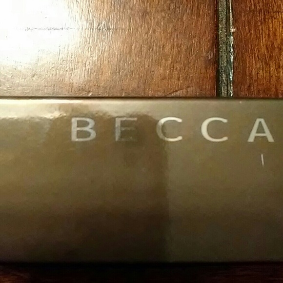 BECCA glow gloss - Picture 1 of 6